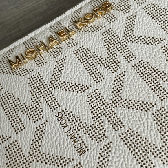 Michael Kors ✨ Leather Zip Metallic Large Wallet - Picture 2 of 8